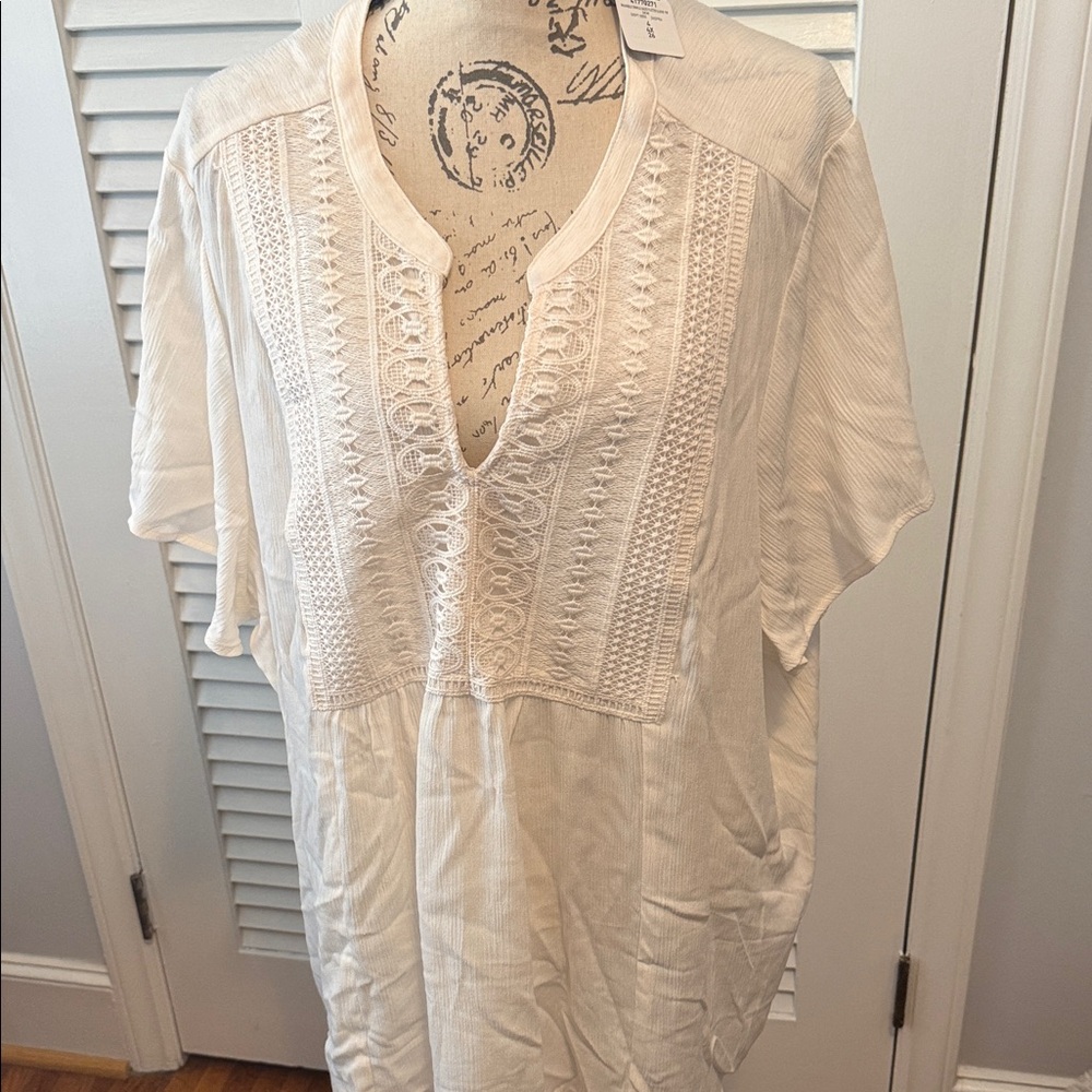 torrid Cream Embroidered V-Neck Tunic Top